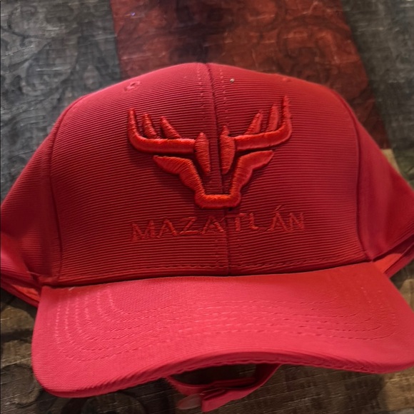 Red Cap - Picture 2 of 6